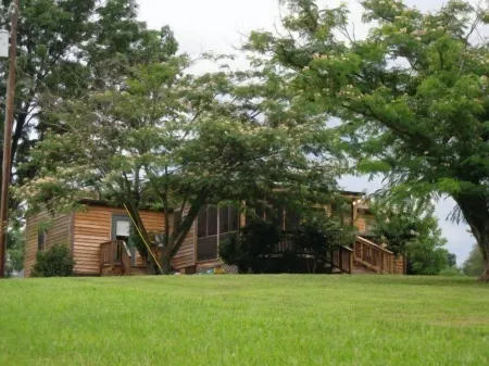 'Pond House' on Huge Horse Farm; Great for Young Families: Escape the City.