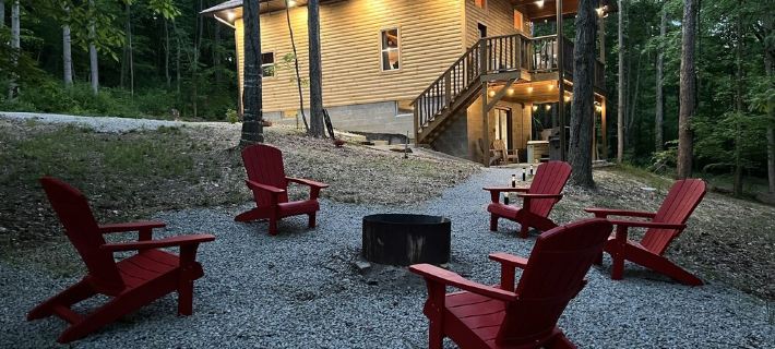 Secluded 3 bedroom Log Cabin Kid Friendly In Logan Ohio in Hocking Hills Hot Tub Hotels in Perry County