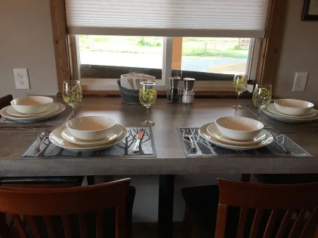 River Rest Luxury Cabin - The Big Hole. Beautiful River and Mountain Views!!