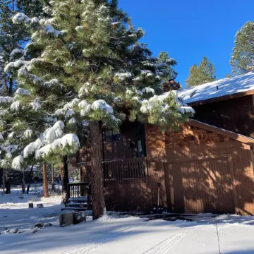 Sunriver Book Early and Save! Great, Quiet Location! 3 Bd/2 ba/Hot Tub! A/C!