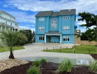 Oceanfront 8 bedroom/sleeps 20 with large gathering and outdoor areas Bluewater Vacation Rentals Emerald Isle, NC 주변 호텔