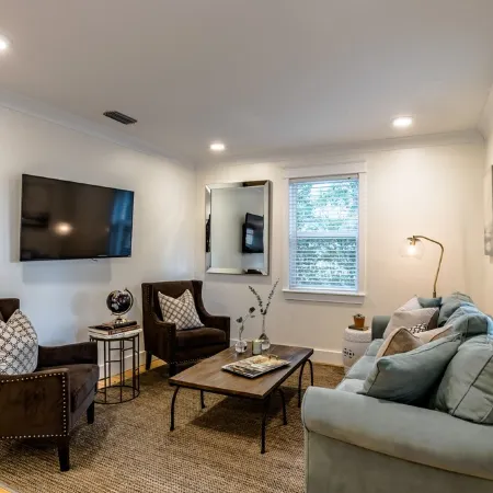 Fairhope Downtown Cottage Sleeps 10  "Walk to Town" Lots of Parking and Garage