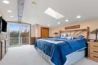 Beautiful Door County, Sturgeon Bay Home.  Fully Stocked