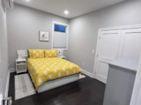 Chic, quiet and comfy apartment. 李文斯頓酒店