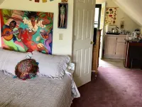 AFFORDABLE Glorified Basecamp -"The Bird House" Hotels in Pray