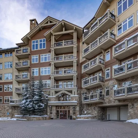 Ski-in/Ski-Out Luxury 4 Bed Penthouse - Late Summer and Fall Specials!