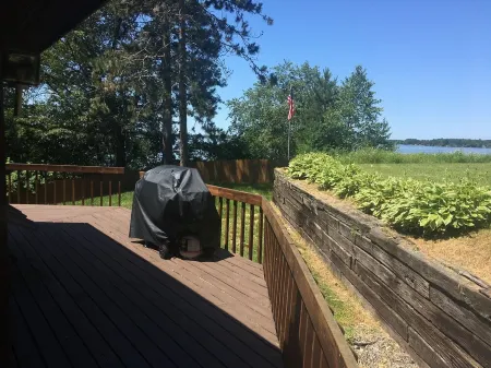 Waterfront Lake House on Scenic Lake Nokomis Отели в г. Lincoln County
