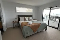 HORIZON at BINALONG BAY Have fun with the whole family at this new beach house.