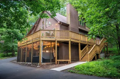 Fam-Friendly Mountain Chalet: Hot Tub, Sauna, Gameroom, Adventure Bunkbeds