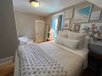 Historical Downtown Cottage with Hot Tub