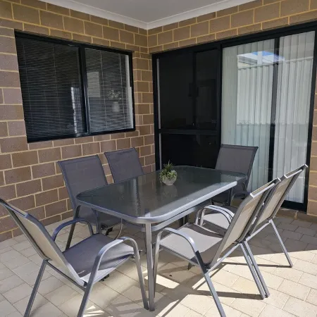 Modern, cosy, comfortable 3 x 2 x 2 unit in Ellenbrook