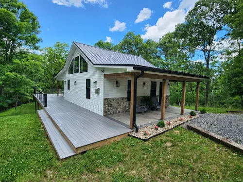 Secluded, romantic cabin with hot tub on 12 acres of woodland.