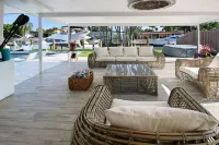 Upscale Florida Waterfront Heaven, Pool, Jacuzzi