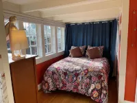 Enchanting Cottage in Woodstock Hotels near Crystal Springs Rhododendron Garden