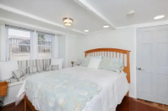 3BR/2 BA Harborside Home · Fenced Backyard+Grill · Ocean Views