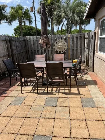 Relaxing Ormond Beach House and Indoor Fireplace 5 minutes to the beach!