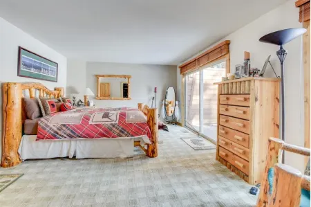 Amazing 4 bedrooms house in Lake Tahoe on the water Отели рядом с достопримечательностью «Государственная зона отдыха Кингс Бич»