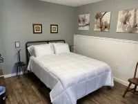 Jubilee Cottage in the heart of Daphne! Hotels near Blessed Francis Xavier Seelos Parish