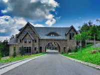 Bear Cub's Den – Relax in Luxury in The Sanctuary on Snowshoe's South Mountain