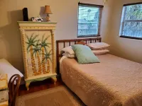 Seatreat - Adorable House Steps to Beach & Marina