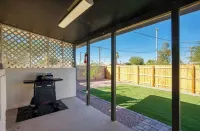 Desert Vista Getaway - Pet Friendly/Games/RV Parking! 7-Eleven附近的飯店