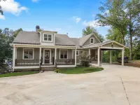 Lakeside Getaway at Chateau Marlowe - the perfect location for a family retreat! - Boutique