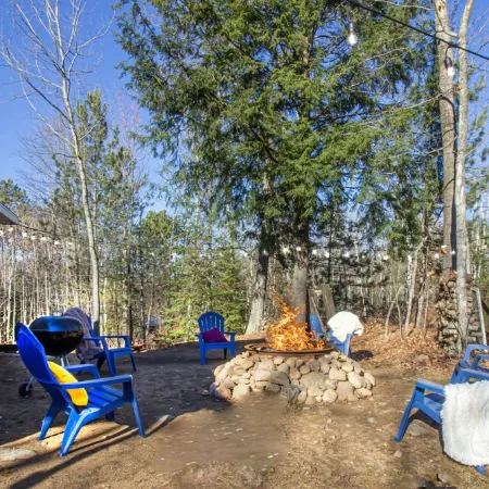 Remodeled Cabin w/fireplace, 2 miles from Lakewood