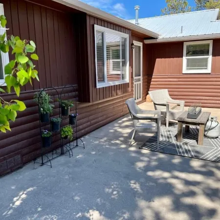 Charming Cabin• Steps from the Beloved Mountain View Cafe