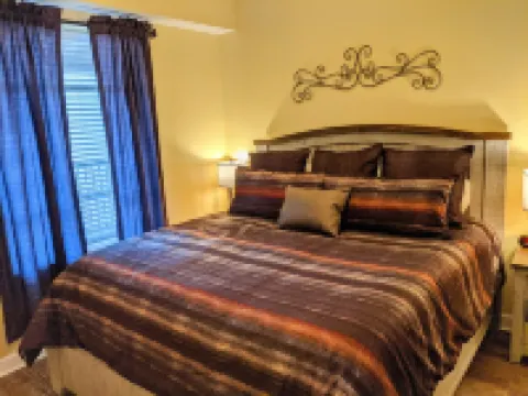 Luxury Riverfront spacious Condo in Perfect Location near Tanger Outlets