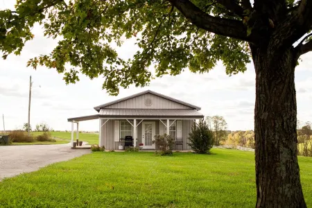 Holland Country Cottage is located in the Golden Triangle!