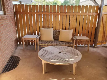 HOT TUB, 420 FRIENDLY, RV PARKING & GREAT LOCATION Отели рядом с достопримечательностью «Packy Romans Park»