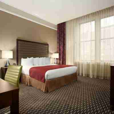 Embassy Suites by Hilton St. Louis Downtown Rooms