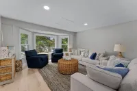 *CLEANING FEE WAIVED on 5+ Night Stay!*  Hot Tub, Dock, Fire Pit Beach/Pool