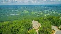 Luxury retreat with panoramic views at Mount Sinai Manor!