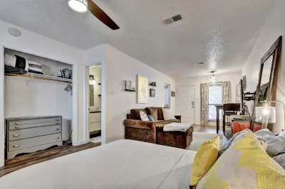 Cozy Condo near UT/Downtown