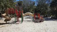 Gorgeous Fairway Oaks Villa, 100 yards from the beach