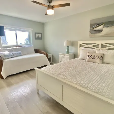 Cape Roc Condo with Ocean Views and Heated Pool 1/2 Block to the Beach
