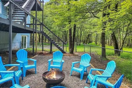 CreeksideChalet LakeviewHOT TUB/GameRoom/FirePit/Kid Friendly - Pet Friendly