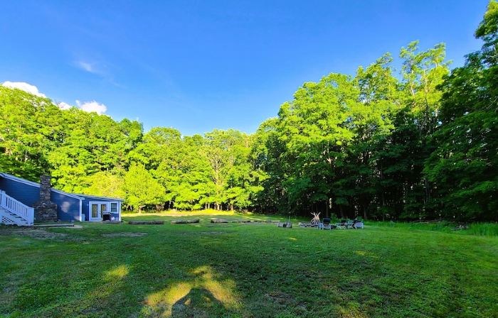 Oversized Country house, Quiet Retreat & Gathering space ~NEW !!!