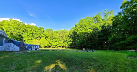 Oversized Country house, Quiet Retreat & Gathering space ~NEW !!!