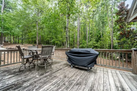 Lakefront Stunner on Lake Sinclair!