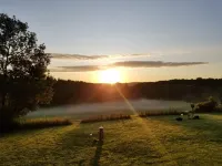 Country Lodge: Hot Tub, Waterfalls, Pond, Hiking, Amazing Views, & Chickens