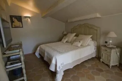 La Treille Mas Bouteillans, charm, comfort, calm amid the olive grove Var Ouest E-Bike附近的飯店