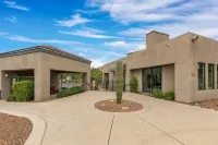 Ventana Canyon 2 bd, 2 ba casita sleeps six. Catalina Mountain view from patio.