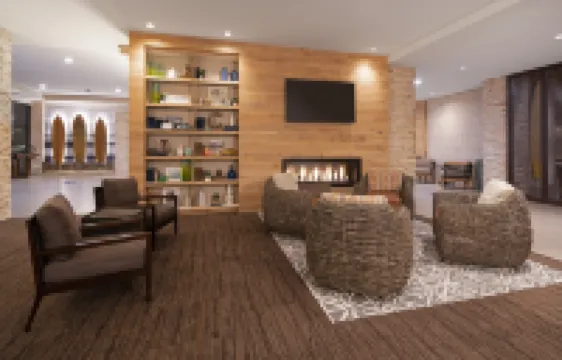 ซันโคสต์ พาร์ค โฮเทล อนาไฮม์ รีสอร์ท, แทปเพสทรี บาย ฮิลตัน โรงแรมในอนาไฮม์