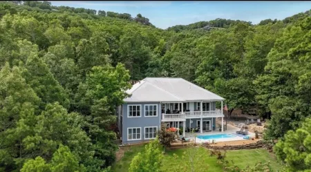 NEWLake it Easy” a lakefront 6BR 6BA retreat, with pool and large game room!