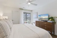 Petite Palmetto at True Blue. Luxe top floor condo Hotels near Gallery 57