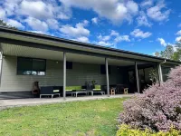 Escape to the country - centrally located with Cathedral views