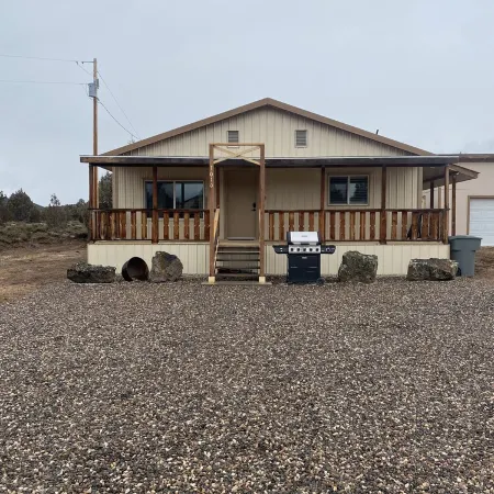 Cozy 2-bedroom cabin In enchanting Hatch near the river! Between Bryce and Zion