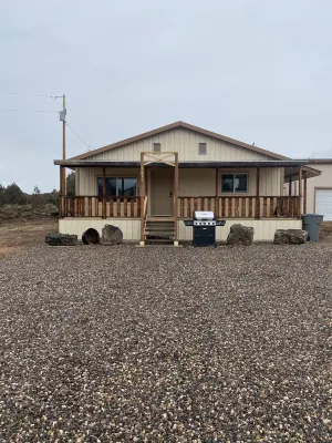Cozy 2-bedroom cabin In enchanting Hatch near the river! Between Bryce and Zion